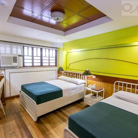 The Manor Hotel Davao Екстер'єр фото
