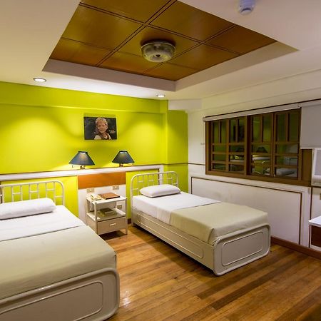 The Manor Hotel Davao Екстер'єр фото