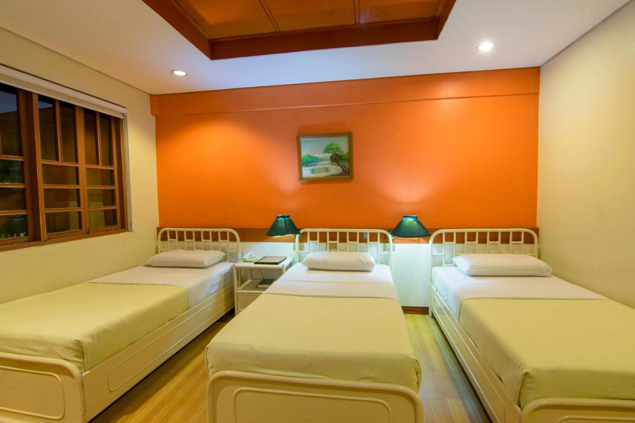 The Manor Hotel Davao Екстер'єр фото