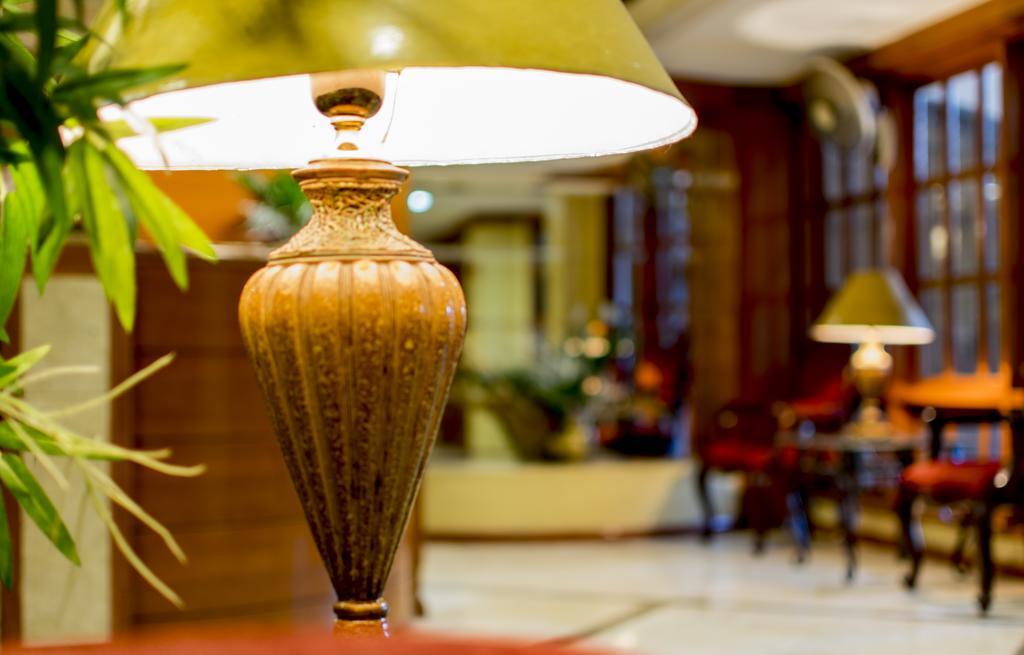 The Manor Hotel Davao Екстер'єр фото