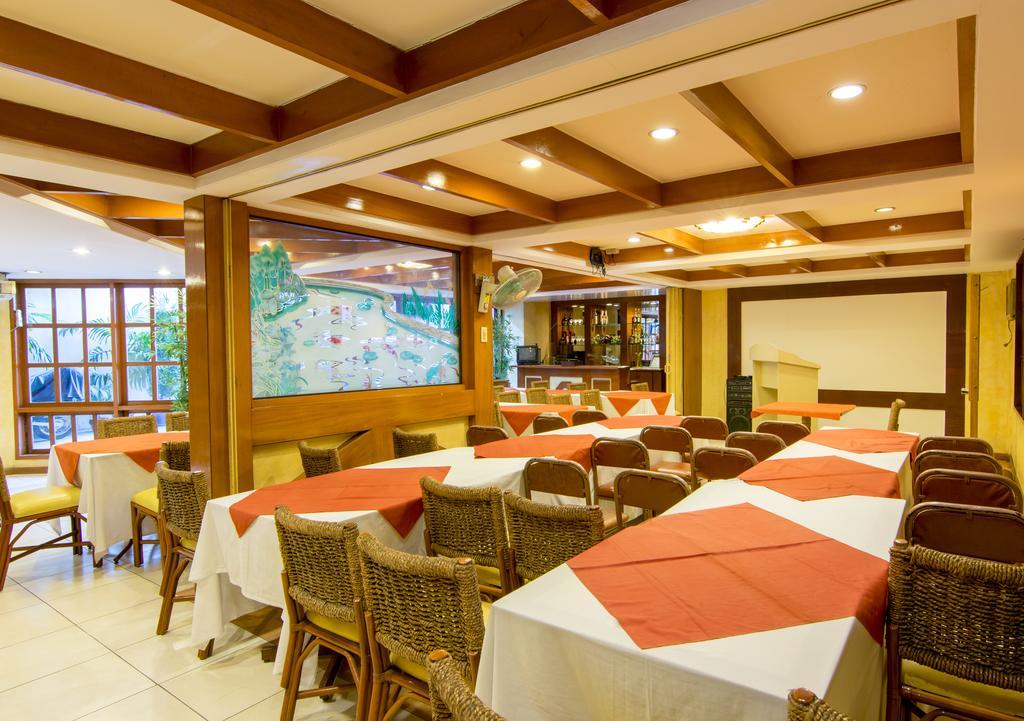 The Manor Hotel Davao Екстер'єр фото