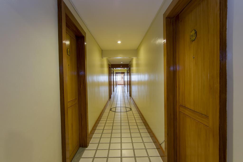 The Manor Hotel Davao Екстер'єр фото