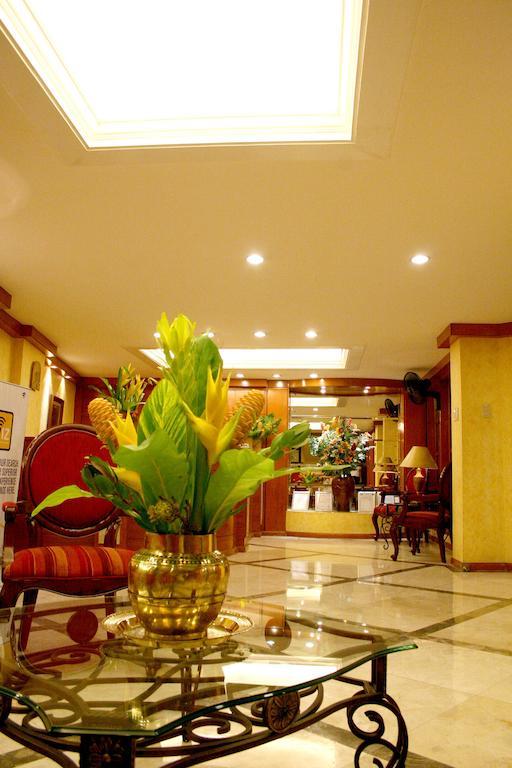 The Manor Hotel Davao Екстер'єр фото