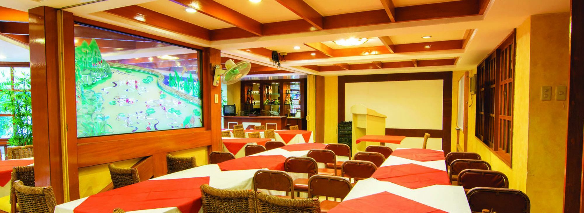 The Manor Hotel Davao Екстер'єр фото