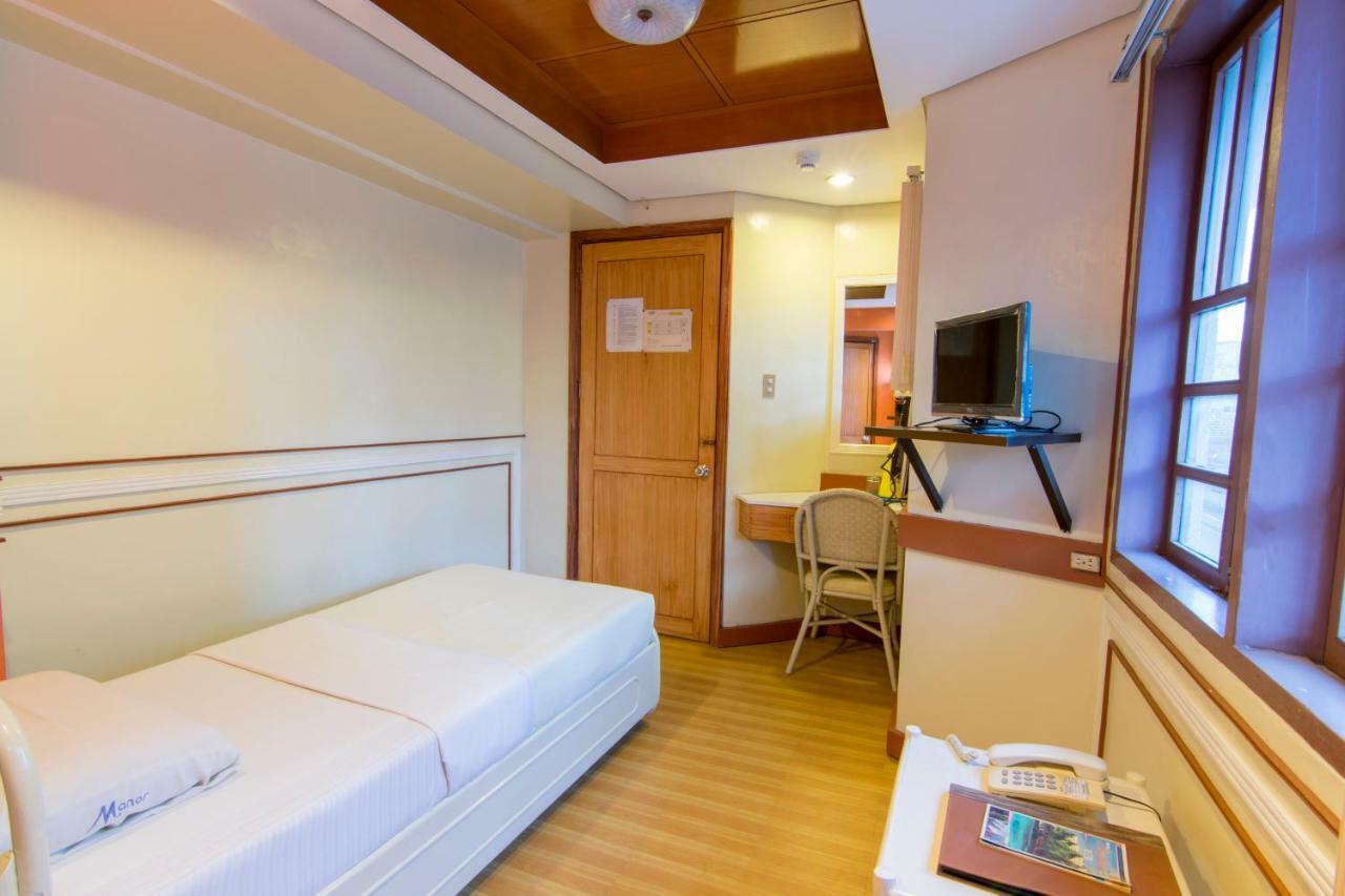 The Manor Hotel Davao Екстер'єр фото